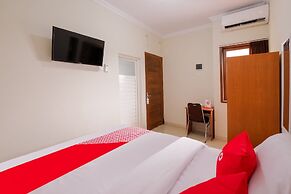 OYO 90045 Annafi Apartel