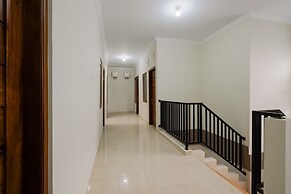 OYO 90045 Annafi Apartel