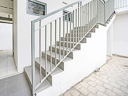 Super OYO 91618 Hotel Nawangwulan