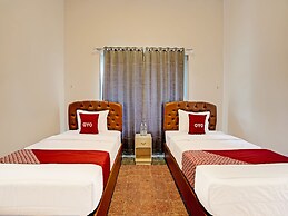 Super OYO 91618 Hotel Nawangwulan