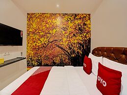 Super OYO 91618 Hotel Nawangwulan