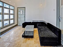 Super OYO 91618 Hotel Nawangwulan