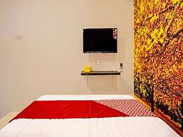 Super OYO 91618 Hotel Nawangwulan