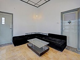 Super OYO 91618 Hotel Nawangwulan