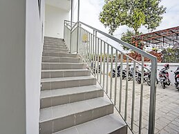 Super OYO 91618 Hotel Nawangwulan