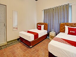 Super OYO 91618 Hotel Nawangwulan