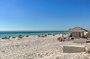 Studio w/ Pool Access - Walk to Miramar Beach!