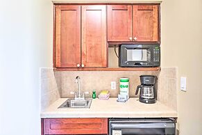 Studio w/ Pool Access - Walk to Miramar Beach!