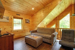 Londonderry Chalet w/ Deck, Fire Pit & Views!