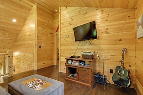 Londonderry Chalet w/ Deck, Fire Pit & Views!