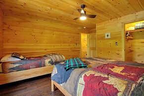 Londonderry Chalet w/ Deck, Fire Pit & Views!