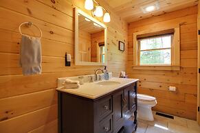 Londonderry Chalet w/ Deck, Fire Pit & Views!