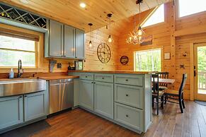Londonderry Chalet w/ Deck, Fire Pit & Views!
