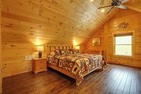 Londonderry Chalet w/ Deck, Fire Pit & Views!