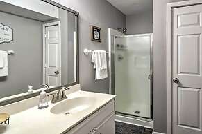 Branson Retreat w/ Balcony & 18-hole Golf Course!