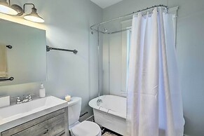 3 Mi to Dtwn: Walkable Apt in Cleveland!