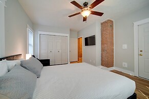 3 Mi to Dtwn: Walkable Apt in Cleveland!
