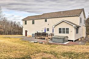 Hot Tub, Lake Access: Spacious Poconos Getaway!