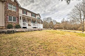 Hot Tub, Lake Access: Spacious Poconos Getaway!