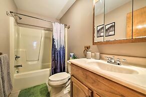 Hot Tub, Lake Access: Spacious Poconos Getaway!