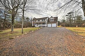 Hot Tub, Lake Access: Spacious Poconos Getaway!