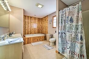 Hot Tub, Lake Access: Spacious Poconos Getaway!