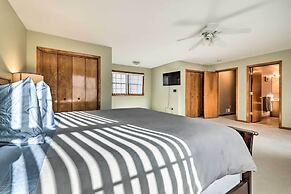 Hot Tub, Lake Access: Spacious Poconos Getaway!