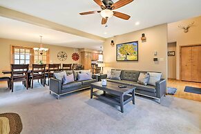 Hot Tub, Lake Access: Spacious Poconos Getaway!