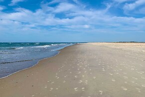 Emerald Isle Condo w/ Direct Access to Ocean!