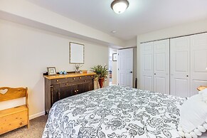 CO Springs Apartment in the Pines w/ Treehouse!