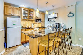 CO Springs Apartment in the Pines w/ Treehouse!