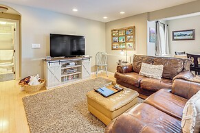 CO Springs Apartment in the Pines w/ Treehouse!