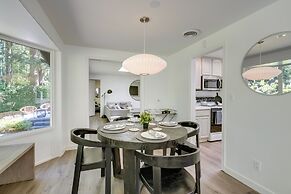 Modern Home: 3 Miles to Woodinville Wine Country!