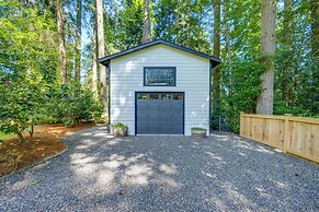 Modern Home: 3 Miles to Woodinville Wine Country!