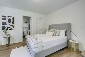 Modern Home: 3 Miles to Woodinville Wine Country!