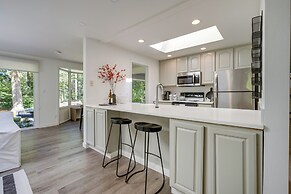Modern Home: 3 Miles to Woodinville Wine Country!