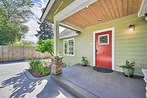 Family-friendly Kirkland Home ~ 1 Mi to Downtown