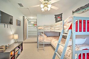 Cedar Creek Lake Home: Private Dock & Hot Tub