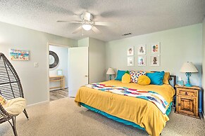 Cedar Creek Lake Home: Private Dock & Hot Tub