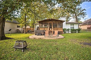 Cedar Creek Lake Home: Private Dock & Hot Tub