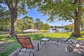 Cedar Creek Lake Home: Private Dock & Hot Tub