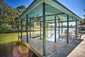 Cedar Creek Lake Home: Private Dock & Hot Tub