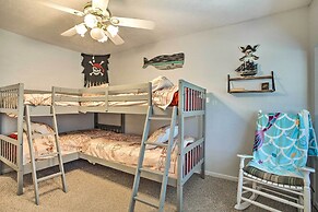 Cedar Creek Lake Home: Private Dock & Hot Tub