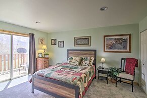 Airy Emigrant Townhome w/ Sweeping Mtn Views!