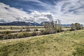 Airy Emigrant Townhome w/ Sweeping Mtn Views!