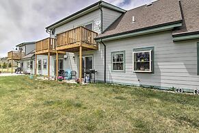 Airy Emigrant Townhome w/ Sweeping Mtn Views!