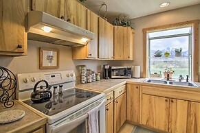 Airy Emigrant Townhome w/ Sweeping Mtn Views!