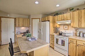 Airy Emigrant Townhome w/ Sweeping Mtn Views!