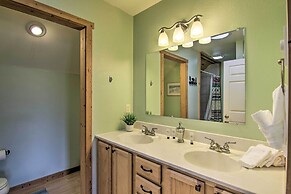 Airy Emigrant Townhome w/ Sweeping Mtn Views!