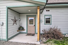 Airy Emigrant Townhome w/ Sweeping Mtn Views!
